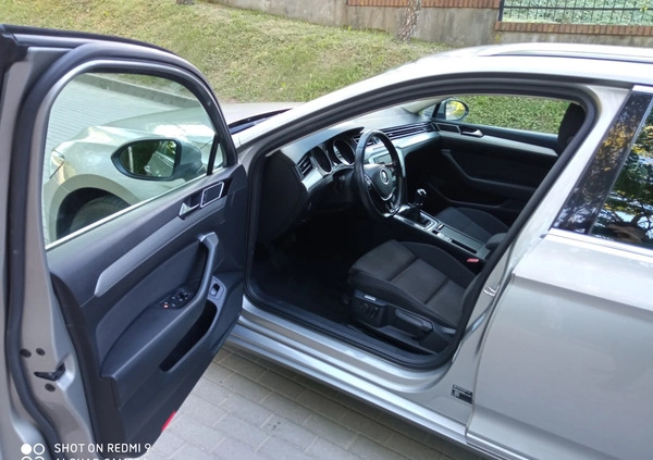 Volkswagen Passat cena 41900 przebieg: 297300, rok produkcji 2017 z Piła małe 254